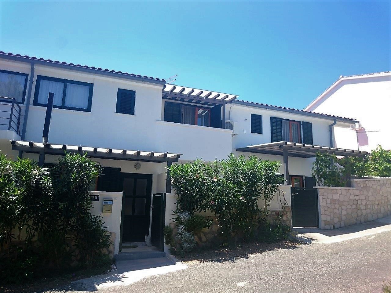 House Rak, Apartments Lac - Vis